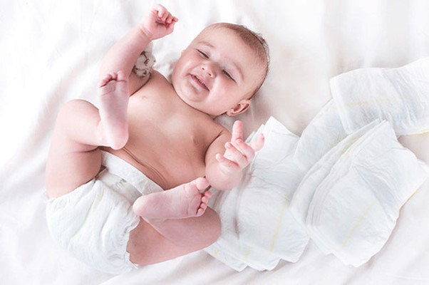 Bỉm khác tã như thế nào? Sự thật thú vị về bỉm và tã