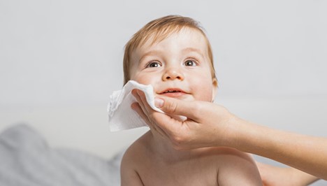 Cách lựa chọn khăn ướt an toàn cho bé