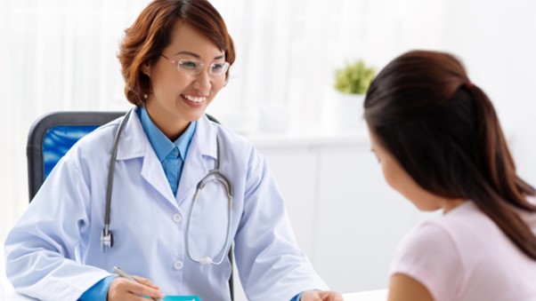 Có nên dùng giấy vệ sinh sau khi đi tiểu?